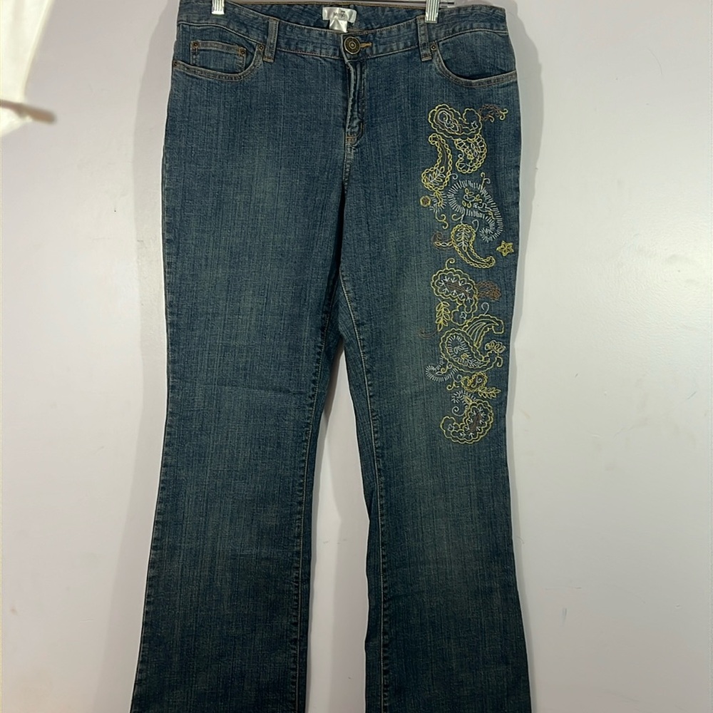 Metro 7, missy 16, embroidered jeans